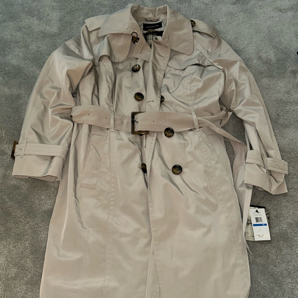 Women  London fog trench coat  with tags
Zip Out Liner